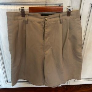 Croft & Barrow men’s shorts size 32 waist 100% polyester pleated front tan